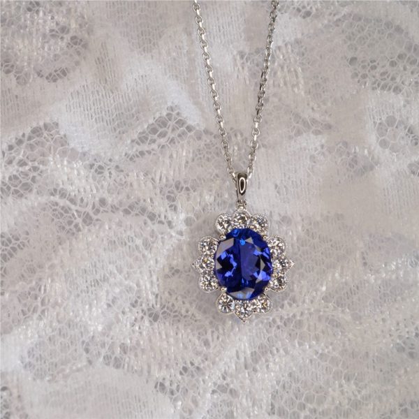 18k White Gold Tanzanite and Diamond Pendant Necklace - Image 2